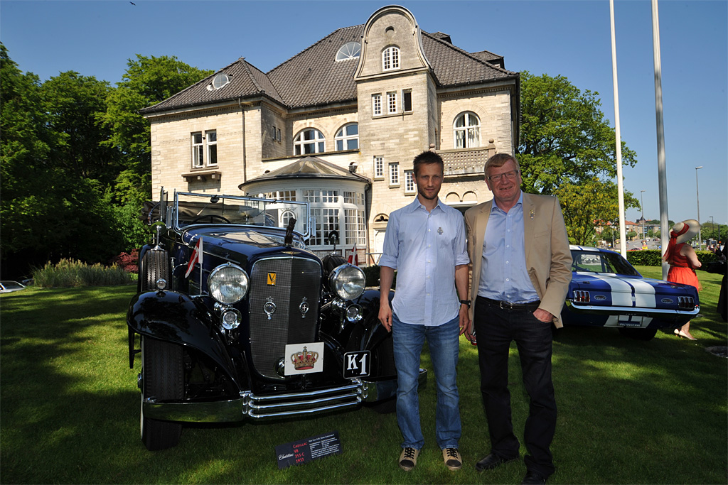 Kong Christian X's bil er et af de royale køretøjer, som man kan opleve ved årets Classic Race Aarhus. I befrielsesdagene transporterede den Feltmarskal Montgommery, og her ses den ved pressemødet med Martin Jørgensen og Niels Brøchner